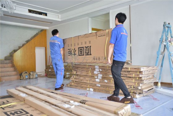 左右手家居安裝公司合作伙伴頂固敲鐘上市，定制家具上市公司再添強將！1