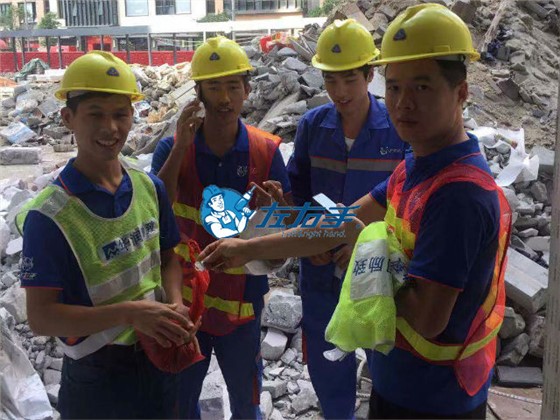 左右手華潤(rùn)城衣柜安裝項(xiàng)目火熱進(jìn)行中！