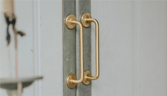 91安裝衣柜門把手的正確方法，衣柜門把手安裝過程