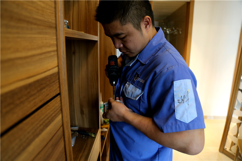 沒有太多的寒暄，馬上投入到工作中