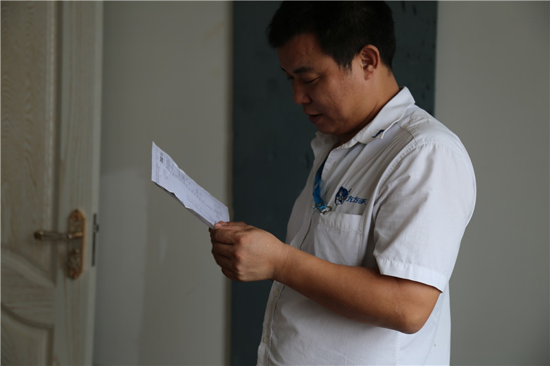 左右手家具安裝師傅教你如何解決衣柜移門的保養(yǎng)問(wèn)題