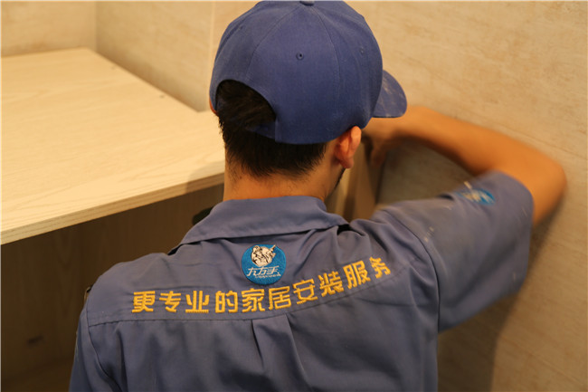 櫥柜安裝中如何處理煤氣管道、煙道管、燈線等問題