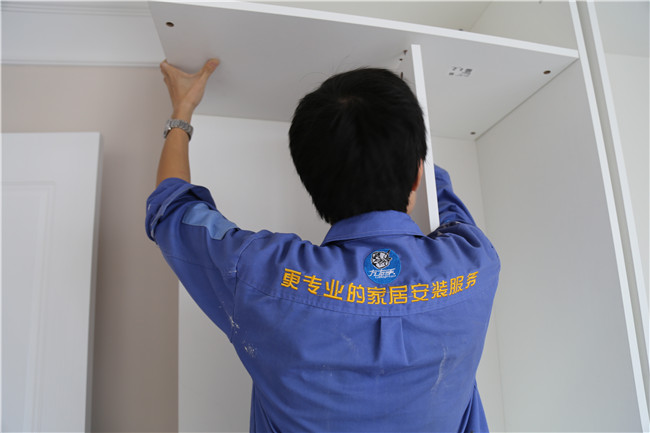 左右手，為您提供更專業(yè)的家具安裝服務(wù)