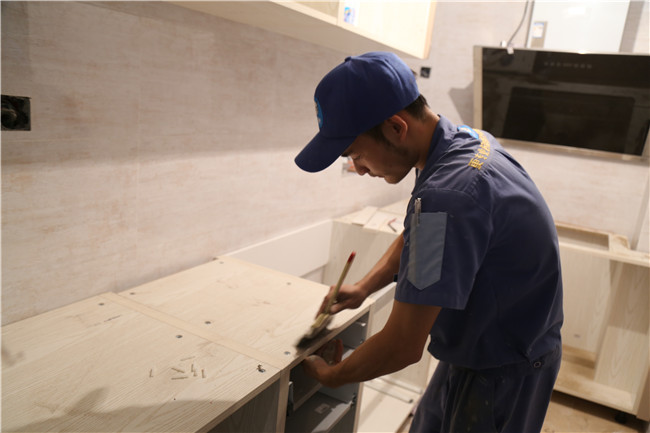 家具安裝服務(wù)公司爆出櫥柜臺(tái)面的驗(yàn)收標(biāo)準(zhǔn)