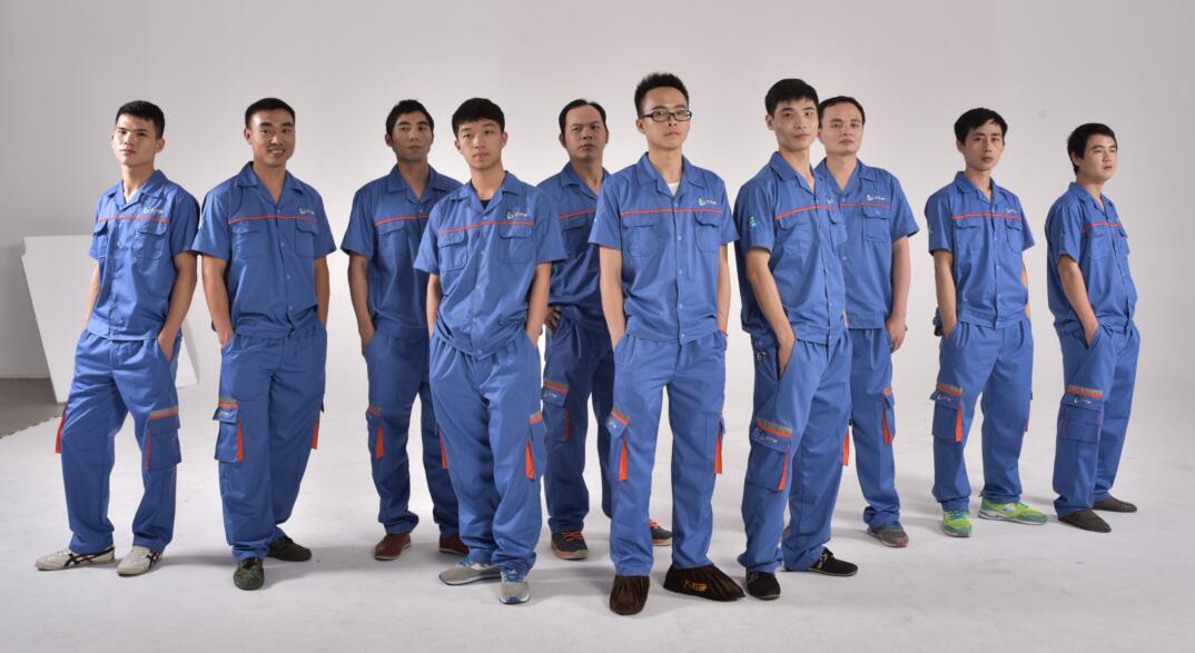 左右手衣柜安裝師傅團(tuán)隊(duì)