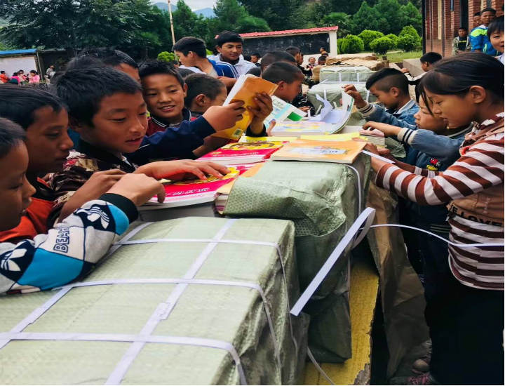 知識改變命運-左右手情系涼山，讓愛飛揚