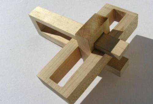 作為紅木家具的靈魂，榫卯的優(yōu)勢及保養(yǎng)維護