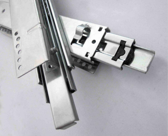 櫥柜拉籃滾珠滑條安裝方法，這種技巧教你安裝不費力