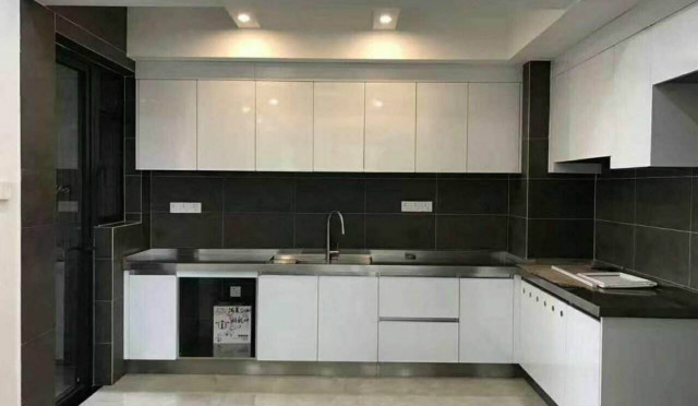 如何進(jìn)行不銹鋼櫥柜臺(tái)面安裝？安裝過(guò)程有哪些技巧可以借鑒