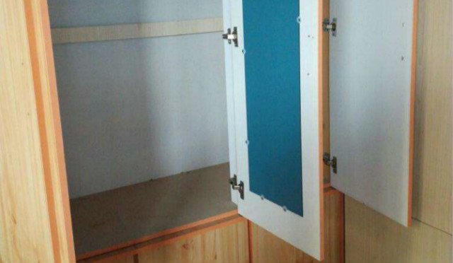 162衣柜推拉門的鏡子有什么好的安裝方法，步驟是什么？