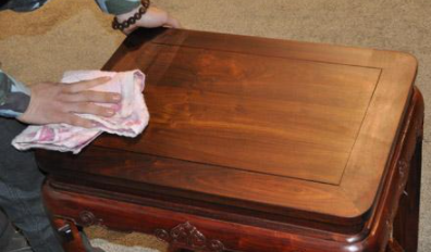 固體石蠟乳化：天然蜂蠟與石蠟在家具維修中的區(qū)別？