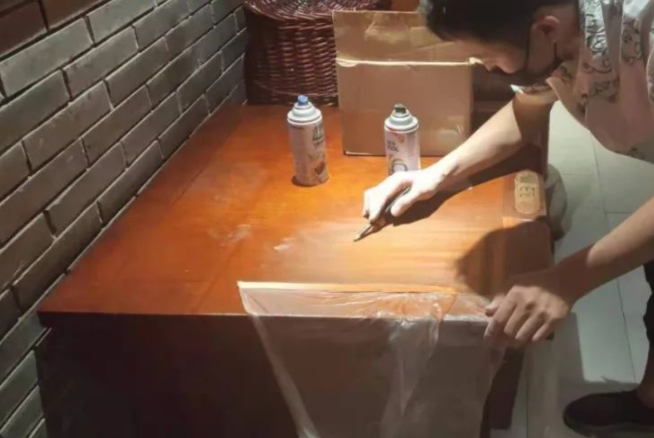 手繪標(biāo)貼紙;在家具維修的過程中，一定要知道家具貼紙具有哪些特點(diǎn)?