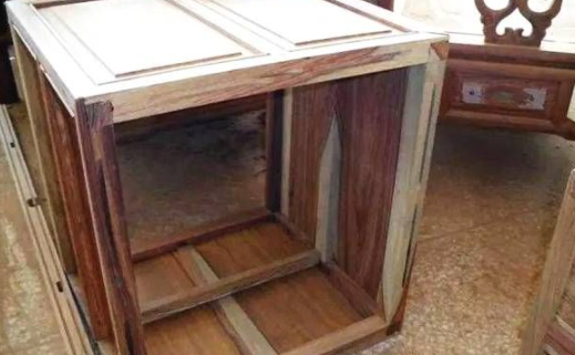 小件紅木家具出售：紅木家具市場(chǎng)“水很深”，假紅木家具是這樣特地“造”出來(lái)的！