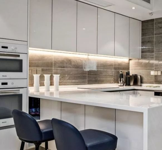 櫥柜材料排名;櫥柜家具柜子里面裝的燈，都是怎么安裝的呢？燈都有什么樣子的？