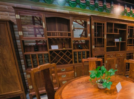 紅木家具高檔定制：紅木家具存在色差，是“天然賣點”還是“濫竽充數(shù)”？