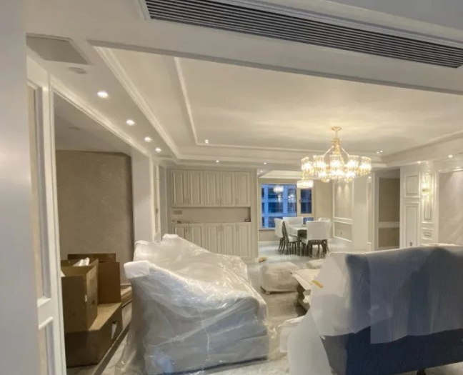 輕奢風(fēng)格時(shí)代：新家裝修輕奢風(fēng)格，家具進(jìn)場晾著通風(fēng)中