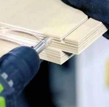 深圳板式家具品牌;板式家具隱形件和三合一對(duì)比，有什么優(yōu)缺點(diǎn)？