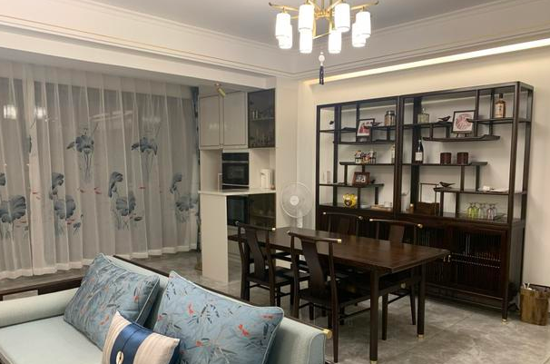 現(xiàn)代中式裝飾：裝修現(xiàn)代中式風(fēng)格，實(shí)木家具簡(jiǎn)單上檔次，全屋溫文爾雅又耐看