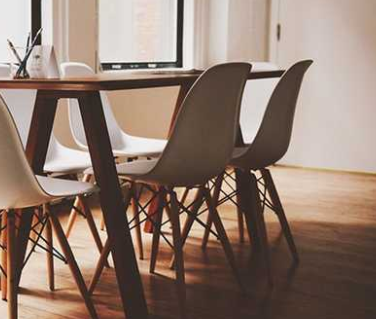 三層實木復(fù)合地板是不是完全不能碰一點水？