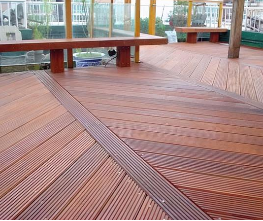 實木地板安裝保養(yǎng)，菠蘿格和橡木怎么選？