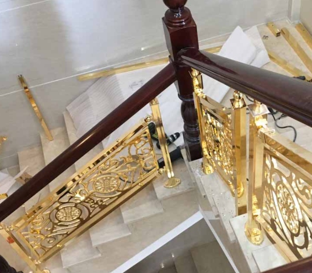 無錫別墅陽光房，別墅樓梯欄桿妥善的保養(yǎng)