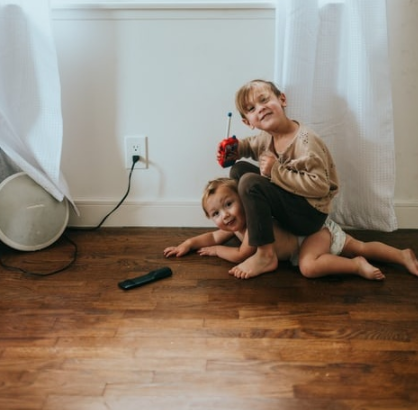 防靜電地板蠟：精油和木地板蠟，哪個(gè)更有效？