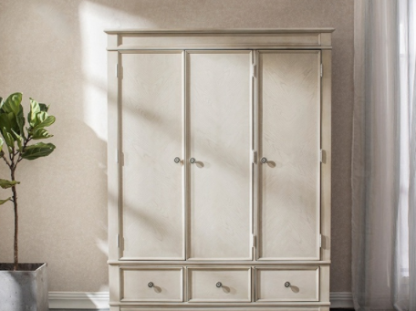 定制衣柜和成品衣柜的優(yōu)缺點，加盟哪個定制衣柜好？