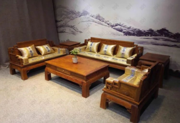 大葉紫檀家具：刺猬紫檀沙發(fā)五件套價格怎么樣，沙發(fā)保養(yǎng)技巧有哪些呢？