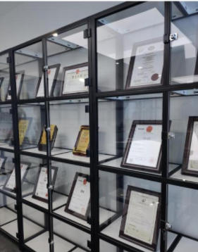 工業(yè)鋁型材配件：工業(yè)鋁型材展示柜有何優(yōu)點(diǎn)？