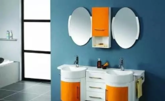 實(shí)木浴室柜定制：多層實(shí)木的櫥柜浴室柜是不是完全不能碰一點(diǎn)水？