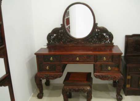 緬甸花梨木家具，緬甸花梨木家具與布藝搭配技巧