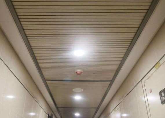 木制穿孔吸音板：吸音板吊頂做法是什么？安裝隔音吊頂注意事項(xiàng)