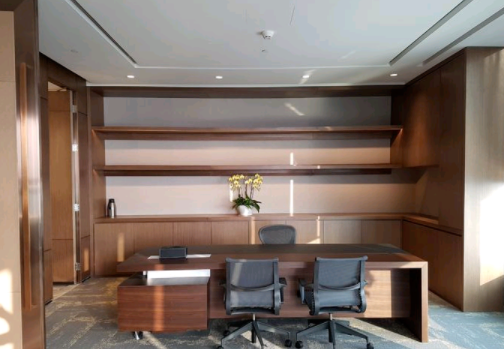 歐式定做衣柜：木制衣柜如何選購好?松木衣柜和實(shí)木衣柜哪個好?