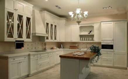 【新型櫥柜門(mén)板品牌】櫥柜門(mén)合頁(yè)有哪些種類？櫥柜門(mén)合頁(yè)安裝有什么方法？