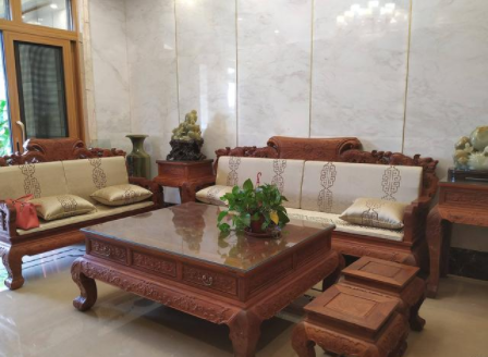 紅木家具款式知識(shí)：玉石與紅木的碰撞，相得益彰的家