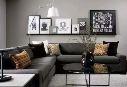 室內(nèi)客廳是裝吊燈好還是吸頂燈好？