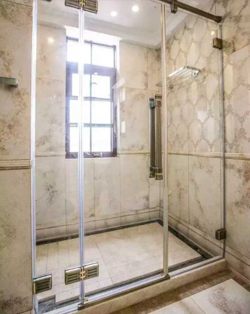 淋浴房維修價(jià)格：淋浴房移門單邊好還是雙邊好？