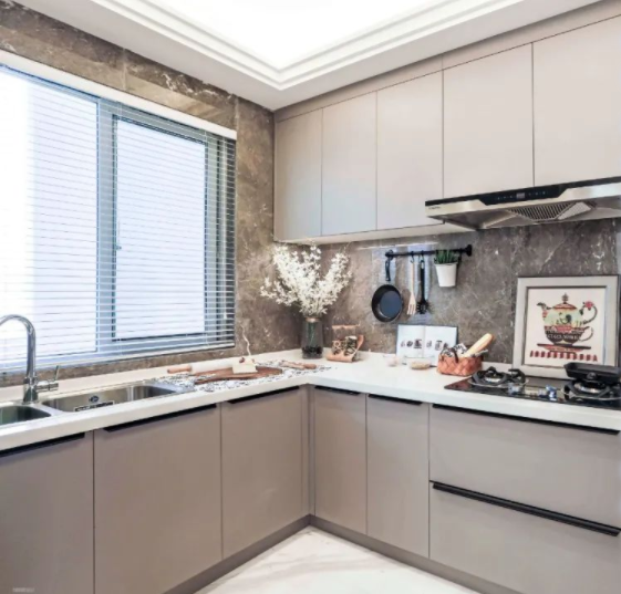 【櫥柜定制加盟】定制櫥柜要選什么板材？環(huán)保等級要達到多少？五金件怎么挑？