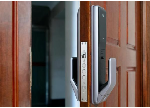 【安全密碼鎖具】智能鎖安裝位置尺寸怎么量？安裝智能鎖量好尺寸很關(guān)鍵