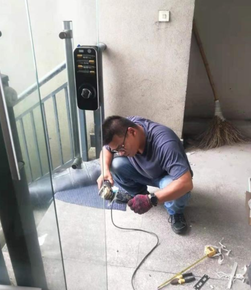 【指紋鎖安裝價(jià)格】安裝智能鎖不難，難的是現(xiàn)場不同情況的處理