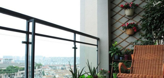 【伸縮晾衣架安裝】安裝一個伸縮式陽臺晾衣架好不好呢？